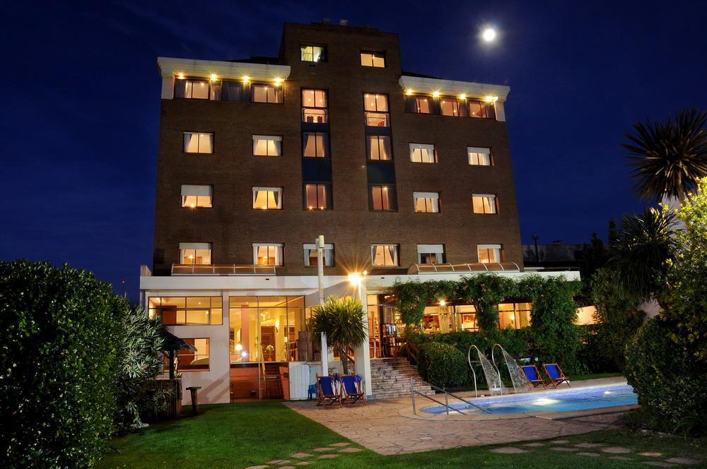 Niken Hotel Spa & Business Center ネコチェア エクステリア 写真